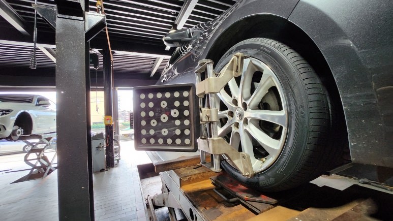 신길동 토요타 아발론 225/45R18-휠복원 작업후 사계절 한국타이어 벤투스 프리미엄컴포트 S2 AS까지 장착완료!