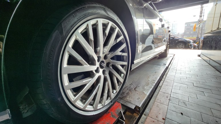 하안동 아우디A8 L(55 TFSI)-고속주행안정성, 뛰어난 핸들링과 접지력까지 모두 만족시켜주는 피렐리 피제로PZ4 (A0) NCS 265/40R20 / 서울 구로, 양천, 동작, 관악, 영등포, 부천, 안양