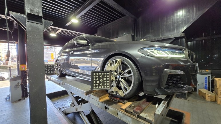 온수동 BMW M550i-젖은노면과 눈길에서도 안정적인 성능을 발휘해주는 고성능 사계절용타이어,한국타이어 벤투스 S1 에보 Z AS (2453520, 2753020)