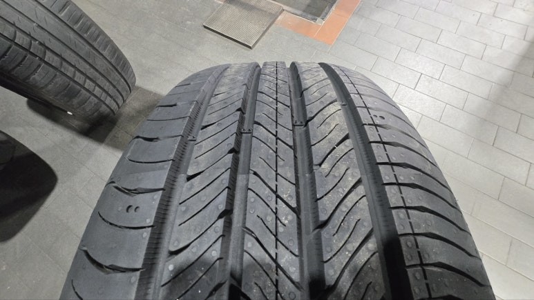 삼성동 제네시스 BH330 (245/40R19)-높은수준의 핸들링과 쾌적한 승차감, 정숙성까지 만족시켜주는 한국타이어 벤투스 슈퍼컴포트 에어 S / 서울 구로, 양천, 동작, 관악, 영등포, 부천, 안양