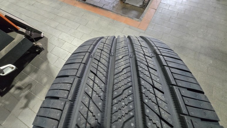 천왕동 기아 카니발 (235/55R19)-주행안정성 및 내구성, 경제성을 중시하는SUV운전자에게 추천하는 한국타이어 다이나프로 프리미엄 컴포트 HPX / 서울 구로, 양천, 동작, 관악, 영등포, 부천, 안양
