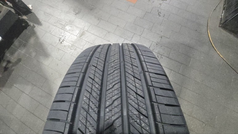 철산동 현대 투싼 (235/60R18)-내마모 성능과 수명을 강화하여오랜기간 장착이 가능한 한국타이어 다이나프로 컴포트 HPX / 서울 구로, 양천, 동작, 관악, 영등포, 부천, 안양