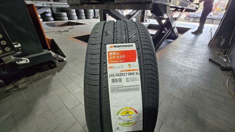 고척동 벤츠E350 (245/45ZR17)-승차감, 정숙성, 안전성, 효율성까지 만족시켜주는 한국타이어 사계절용 슈퍼컴포트 벤투스 에어S!! / 서울 구로, 양천, 동작, 관악, 영등포, 부천, 안양