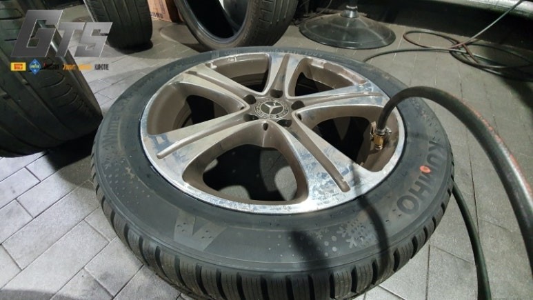 245 45 18 금호 윈터크래프트 벤츠 E클래스 겨울용타이어로 제격이에요! 목동 천왕동 하안동 상도동 윈터타이어싼곳 / 서울 구로, 양천, 동작, 관악, 영등포, 부천, 안양