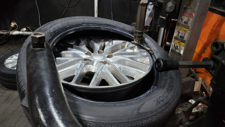 고척동 지프(Jeep)그랜드체로키(265/50R20) 준대형 SUV 추천사계절타이어-조용하고 안전성이 높으면서 가격부담이 적은 한국타이어 다이나프로 컴포트 HP2 / 서울 구로, 양천, 동작, 관악, 영등포, 부천, 안양