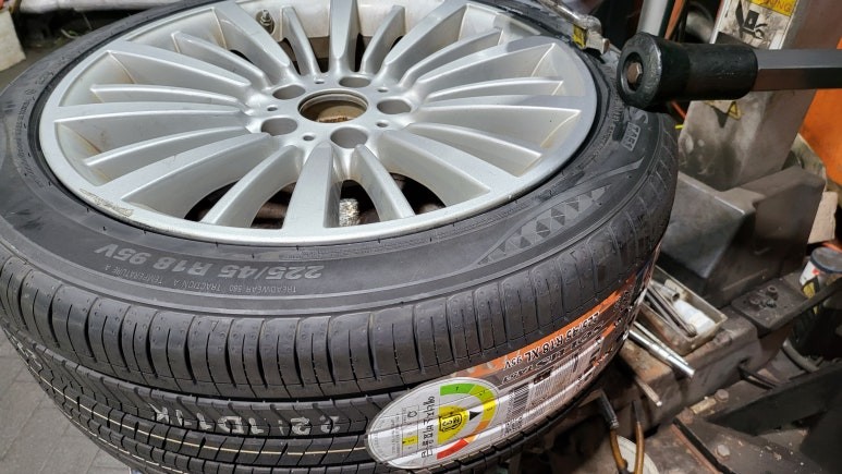 가리봉동 BMW 420D (225/45R18)-국내환경에 완벽하게 최적화된 사계절용 프리미엄 컴포트타이어 금호 솔루스 TA51 / 서울 구로, 양천, 동작, 관악, 영등포, 부천, 안양