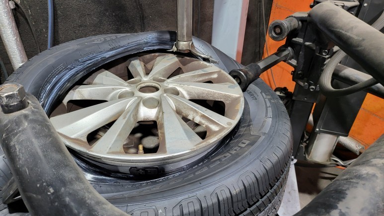 영등포동 기아 카니발(235/65R17)-마일리지, 승차감, 탁월한 계절성능까지 밸런스있게 갖춰진 한국타이어 다이나프로 컴포트 HL3 / 서울 구로, 양천, 동작, 관악, 영등포, 부천, 안양