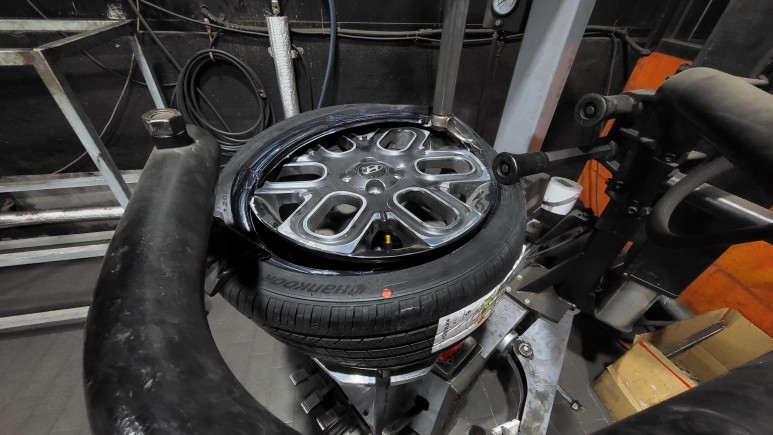 시흥동 현대 캐스퍼(205/45R17)-뛰어난 마일리지와 연비효율능력까지 자랑하는 사계절용 밸런스 타이어, 한국타이어 키너지 컴포트 ST AS / 서울 구로, 양천, 동작, 관악, 영등포, 부천, 안양