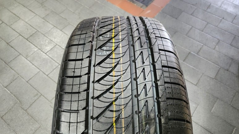 신림동 BMW gt Xdrive (245/45R18)-안정적인 승차감, 제동력, 긴마수명까지자랑하는 고성능 투어링 사계절타이어,브리지스톤 투란자 세네리티 플러스