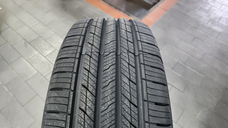 가산동 기아 스포티지 (225/55R18)-뛰어난 제동력과 주행안전성,긴마일리지까지 향상시킨 한국타이어다이나프로 프리미엄컴포트 HPX / 서울 구로, 양천, 동작, 관악, 영등포, 부천, 안양
