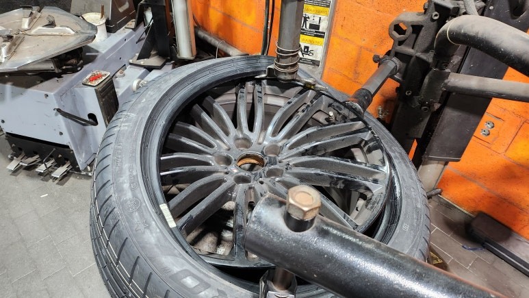 신도림동 BMW 540i (245/40R19, 275/35R19)-정거리 주행시 타이어펑크걱정없이 안전하게 탈 수 있는 고성능 런플랫타이어, 피렐리 피제로(PZ4) R-F / 서울 구로, 양천, 동작, 관악, 영등포, 부천, 안양