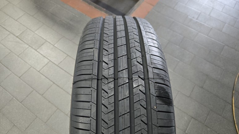 천왕동 지프 레니게이드 (215/60R17)-젖은노면과 눈길에서 제동 및 핸들링성능을 강화해 모든계절에서 안정된 드라이빙 퍼포먼스를 발휘해주는 한국타이어 키너지 컴포트 ST AS / 서울 구로, 양천, 동작, 관악, 영등포, 부천, 안양
