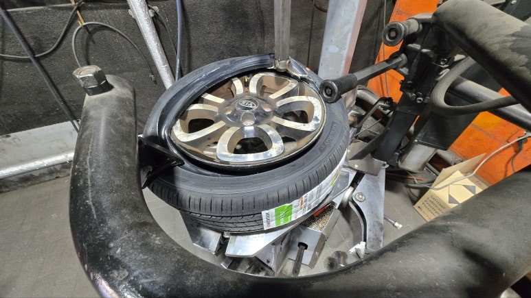 오류동 기아 모닝 (175/50R15)-국내지형에 맞게 설계하여 핸들링, 제동성능,마일리지, 연비효율까지 향상된 한국타이어 키너지 컴포트 ST AS / 서울 구로, 양천, 동작, 관악, 영등포, 부천, 안양