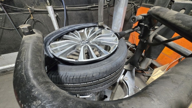 문래동 기아 스팅어 (225/45ZR18)-프리미엄 차량에 적합한 최상의 승차감과 저소음 환경을 잘구현한 한국타이어 슈퍼컴포트 벤투스 에어S / 서울 구로, 양천, 동작, 관악, 영등포, 부천, 안양