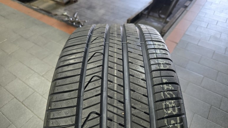 봉천동 더뉴 아반떼 스포츠 (225/40R18)-가격대비 성능이 우수하고 내구성, 편안한 승차감까지 제공해주는 피렐리 최신형 사계절타이어 피제로 올시즌 플러스 3 / 서울 구로, 양천, 동작, 관악, 영등포, 부천, 안양