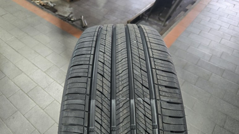 대림동 렉스턴 (255/50R20)-모든계절에서 뛰어난 핸들링과 제동성능을 자랑하고 극한의 도로환경에서도 안정적인 주행을 지원해주는 한국타이어 다이나프로 HPX / 서울 구로, 양천, 동작, 관악, 영등포, 부천, 안양
