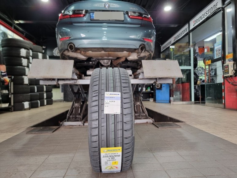 독산동 BMW 320i (225/45ZR18)-18인치 추천 고성능 썸머스포츠타이어, 미쉐린 파일럿 스포츠 5 / 서울 구로, 양천, 동작, 관악, 영등포, 부천, 안양