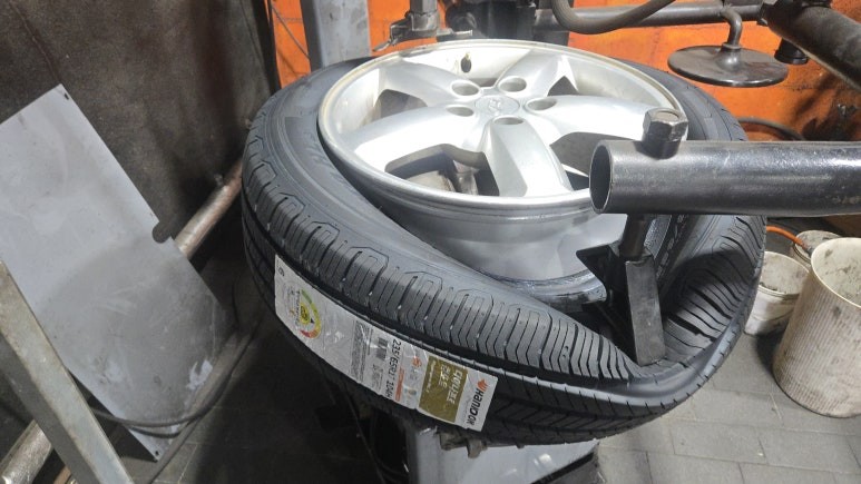고척동 현대 싼타페(235/65R17)-승차감, 마일리지, 탁월한 계절성능까지 균형있게 갖춰진 한국타이어 다이나프로 컴포트 HL3 / 서울 구로, 양천, 동작, 관악, 영등포, 부천, 안양