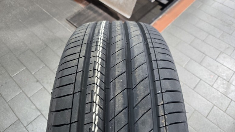 가리봉동 기아 K7 (245/45ZR18)–계절이 바뀌는 시기, 주행 안정성과 내구성을 동시에 높여줄 금호타이어 마제스티9 Solus TA91 / 서울 구로, 양천, 동작, 관악, 영등포, 부천, 안양