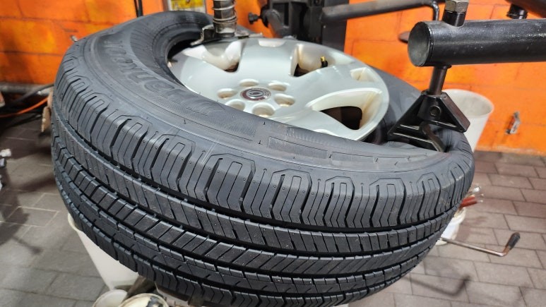 신림동 모하비(QV300) 265/60R18-향상된 마일리지, 조용하고 안정적인 승차감까지 제공해주는 SUV,CUV용 한국타이어 다이나프로 컴포트HL3 / 서울 구로, 양천, 동작, 관악, 영등포, 부천, 안양