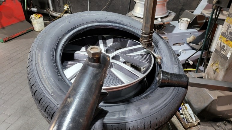 시흥동 기아 니로 (205/60R16)-주행안정성, 소음억제,젖은노면 제동력까지 강화한 사계절 한국타이어 키너지 컴포트 EX / 서울 구로, 양천, 동작, 관악, 영등포, 부천, 안양