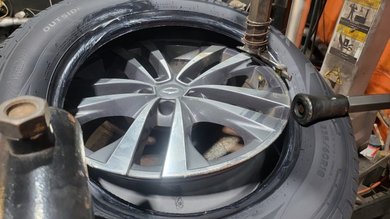 신길동 르노코리아 QM6 (235/60R18)-조용하고 안정적인 승차감을자랑하는 한국타이어 다이나프로 컴포트HL3 / 서울 구로, 양천, 동작, 관악, 영등포, 부천, 안양
