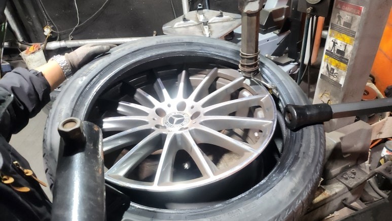 온수동 벤츠 S클래스 S500 4matic (255/40R20)-민첩한 핸들링, 정숙성, 마른노면 젖은노면에서 접지력을 극대화한 브릿지스톤 투란자 T005 / 서울 구로, 양천, 동작, 관악, 영등포, 부천, 안양