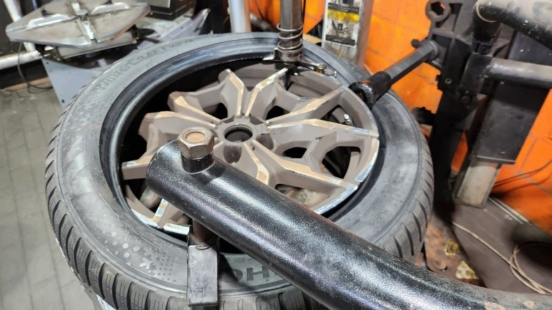신대방동 BMW X4 (245/50R19)-고급세단을 위해 맞춤형 설계로 제작된 최고급 윈터아이어 금호 윈터크래프트 WP72