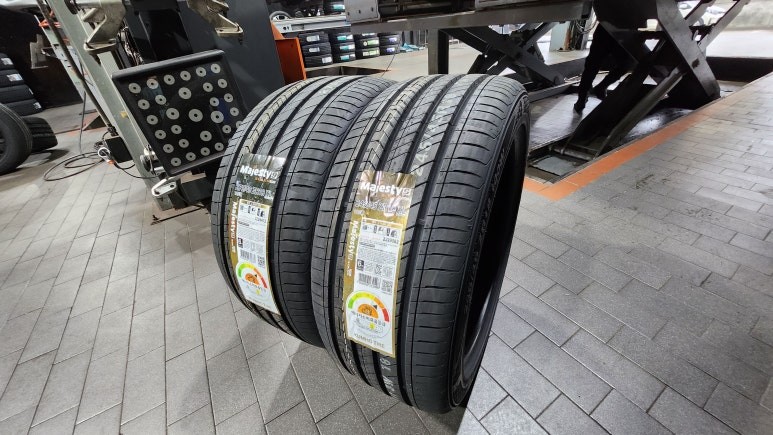 신림동 BMW 520d (245/45ZR15, 275/40ZR18)-승차감, 눈길 제동력 극대화, 소음최소화로 정숙성까지 잘구현한 금호타이어 마제스티 9솔루스 TA91 / 서울 구로, 양천, 동작, 관악, 영등포, 부천, 안양