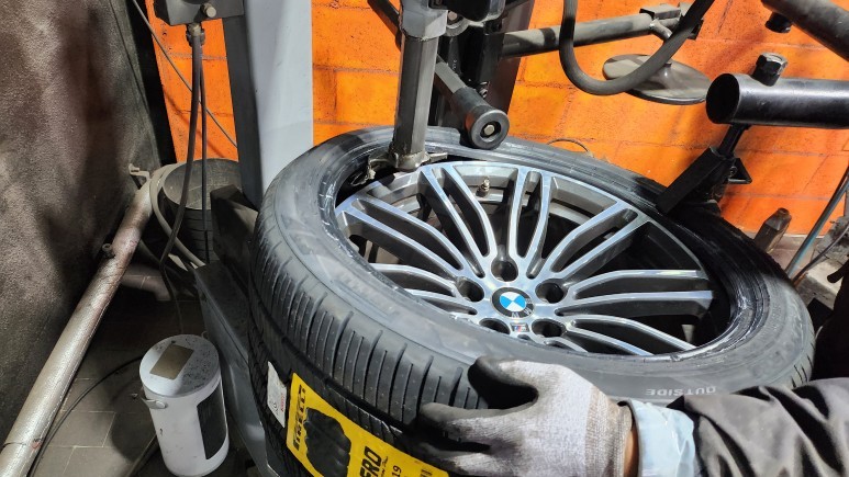역삼동 BMW530i (245/40R19, 275/35R19)-승차감,핸들링, 젖은노면 주행안정성까지 향상된 최신형 UHP사계절타이어, 피렐리 피제로 올시즌 플러스 3 / 서울 구로, 양천, 동작, 관악, 영등포, 부천, 안양