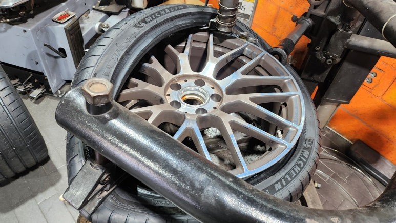 신림동 벤츠 C63 AMG (245/35ZR19, 265/35ZR19)-뛰어난 완성도와 균형잡힌 주행퍼포먼스를 보여주는 고성능스포츠타이어, 미쉐린 파일럿 스포츠 4S / 서울 구로, 양천, 동작, 관악, 영등포, 부천, 안양