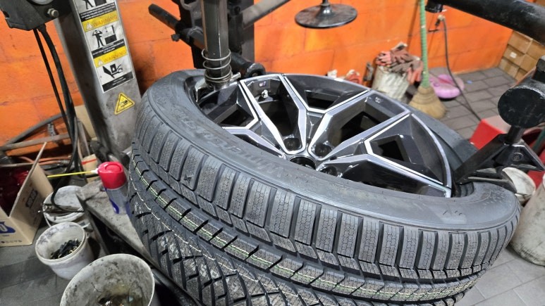 철산동 BMW 5시리즈 520i 추천 스노우/윈터타이어-고급세단용 금호 윈터크래프트 WP72 (245/45R19)+가격표 첨부 / 서울 구로, 양천, 동작, 관악, 영등포, 부천, 안양
