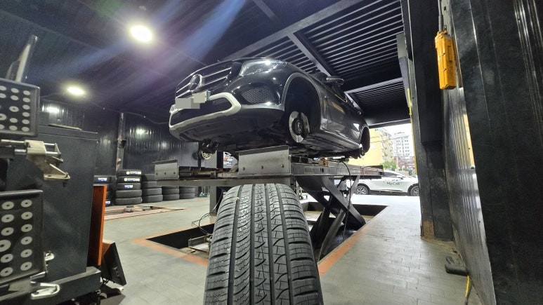 온수동  벤츠 GLC 300d (235/55R19)-모든 주행조건과 다양한 계절에서극강의 성능을 발휘해주는 피렐리 SUV사계절용 타이어 스콜피온제로 올시즌 / 서울 구로, 양천, 동작, 관악, 영등포, 부천, 안양