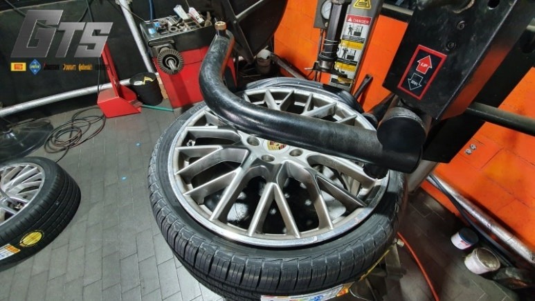 포르쉐 파나메라 N0 마킹 피렐리 씬투라토 P7올시즌 출고형타이어 전문 타이어스토리 / 서울 구로, 양천, 동작, 관악, 영등포, 부천, 안양