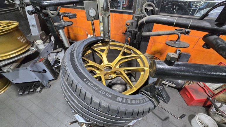대림동 BMW M3 (2553519, 2753519)-고속주행 안정성을 극대화하여 마른노면,젖은노면 가리지않고 운전의 즐거움까지선사해주는 미쉐린 파일럿 스포츠 5