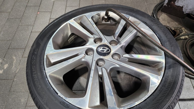 대림동 현대 아반떼 225/45ZR17-고속주행 안전성,정숙성, 승차감까지 극대화한 추천 국산 사계절용타이어-한국타이어 벤투스 프리미엄 컴포트 S2 AS / 서울 구로, 양천, 동작, 관악, 영등포, 부천, 안양