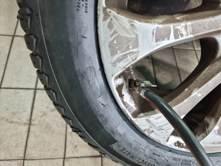 오류동 벤츠 E클래스 E300 (245/45R18)-경제적인 연비효율과 고속주행안정성까지 뛰어난 고성능사계절타이어, 미쉐린 크로스클라이밋2 / 서울 구로, 양천, 동작, 관악, 영등포, 부천, 안양