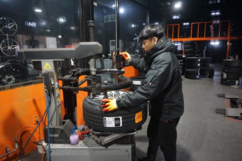 제네시스 G80 순정 타이어 교체 콘티넨탈 19인치 / 서울 구로, 양천, 동작, 관악, 영등포, 부천, 안양