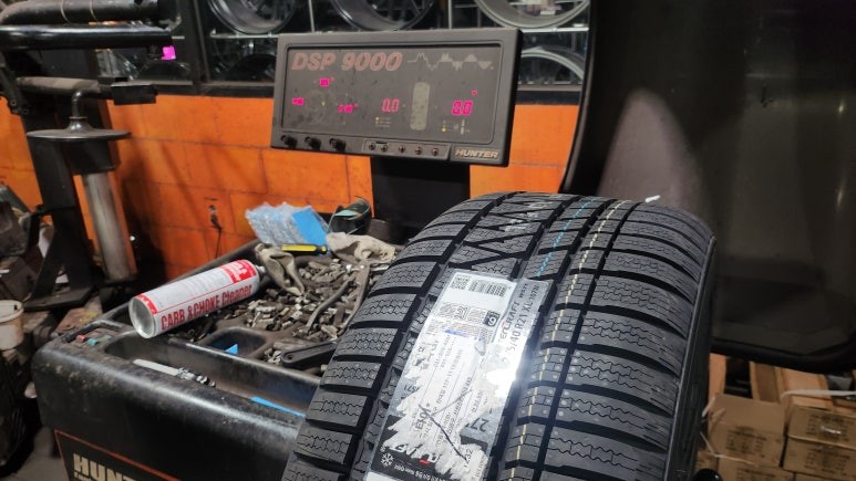 광명동 BMW X5 (275/40R21, 315/35R21)-금호 SUV겨울용타이어 윈터크래프트WS71 교체작업 & 타이어보관까지 한번에 완료!