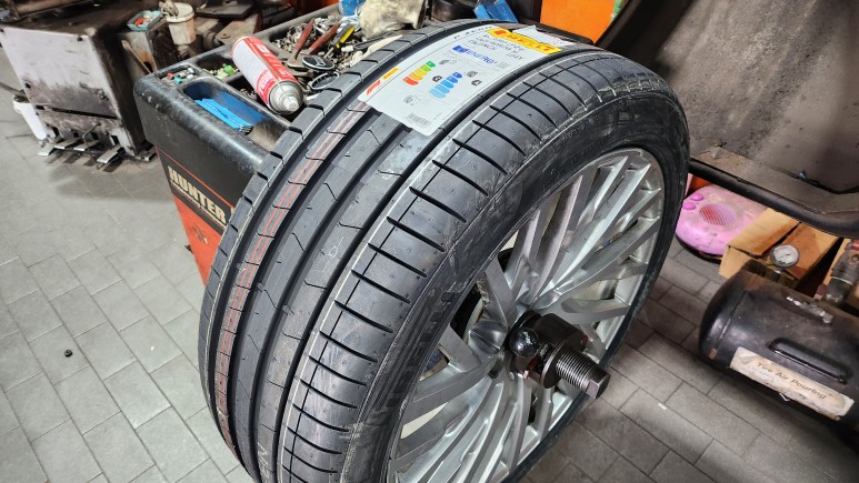 하안동 아우디A8 L(55 TFSI)-고속주행안정성, 뛰어난 핸들링과 접지력까지 모두 만족시켜주는 피렐리 피제로PZ4 (A0) NCS 265/40R20 / 서울 구로, 양천, 동작, 관악, 영등포, 부천, 안양