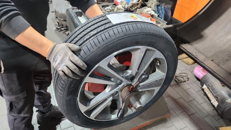 대림동 현대 아반떼 225/45ZR17-고속주행 안전성,정숙성, 승차감까지 극대화한 추천 국산 사계절용타이어-한국타이어 벤투스 프리미엄 컴포트 S2 AS / 서울 구로, 양천, 동작, 관악, 영등포, 부천, 안양