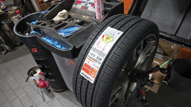온수동 BMW M550i-젖은노면과 눈길에서도 안정적인 성능을 발휘해주는 고성능 사계절용타이어,한국타이어 벤투스 S1 에보 Z AS (2453520, 2753020)