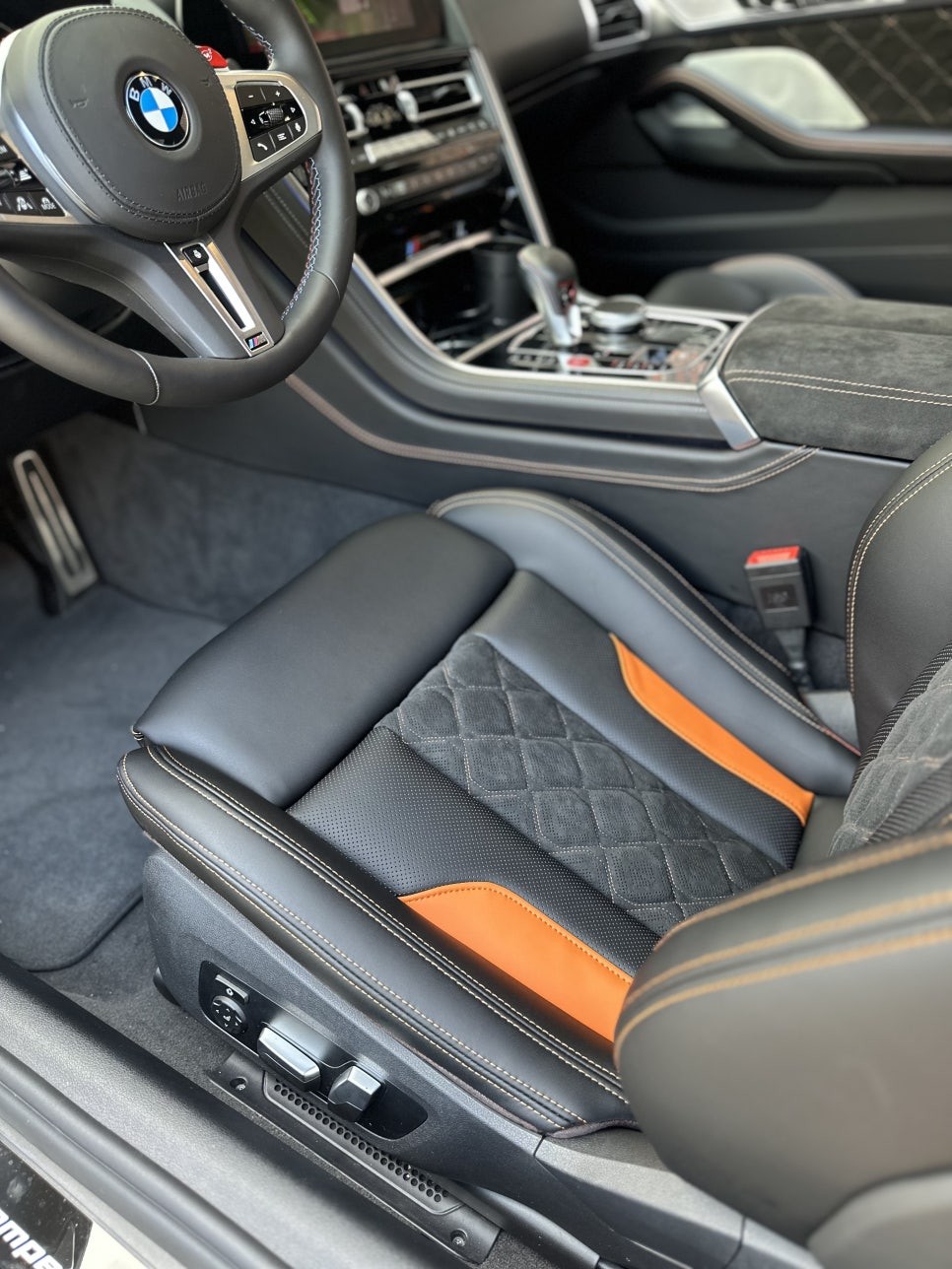 BMW (M8) 그란쿠페 #알칸타라 에디션 실내인테리어 시공 (순정 퀼팅 디자인 그대로 재현)