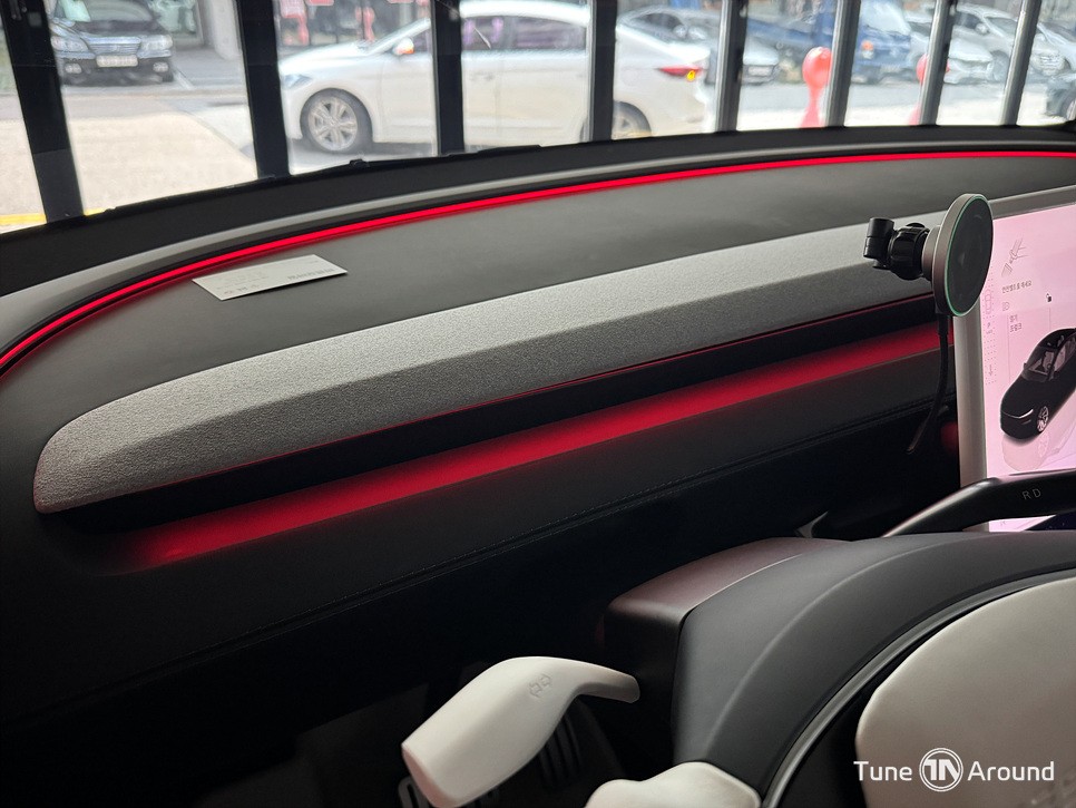 테슬라 모델Y 주니퍼 엠비언트라이트 대시보드라인 순정연동 / 성남,분당,판교