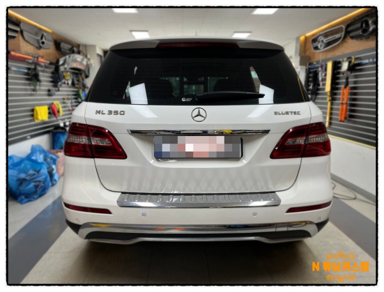 벤츠 ml350 실내 카본 랩핑. a 필러 레진 성형으로 실내를 멋지게 만들 수 있다^^