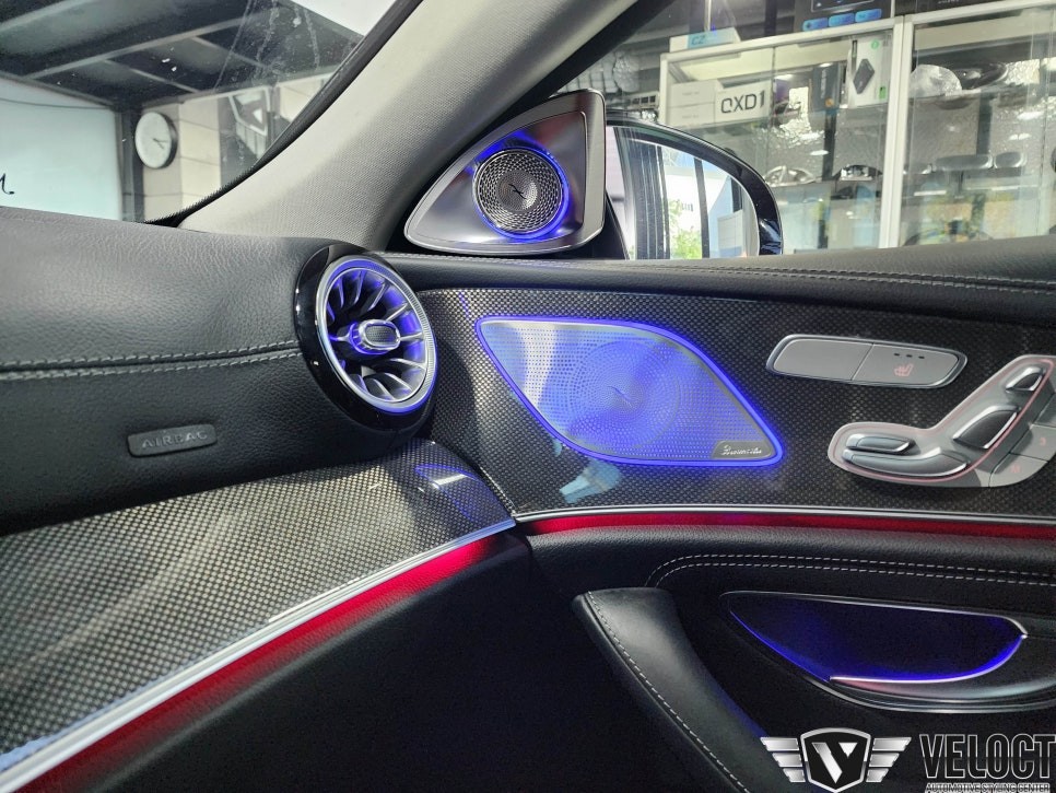 벤츠 C257 CLS, 미드레인지(1+2열 도어스피커) 엠비언트와 후석 송풍구 엠비언트