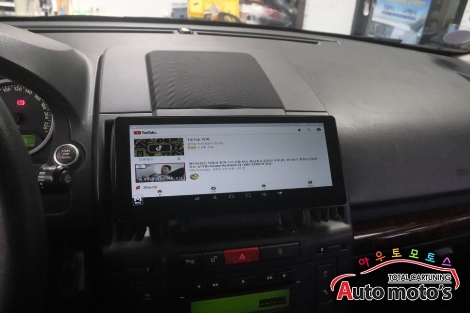 랜드로버 아크로폴리스티박스티박스 (T-Box) + 기존모토로이드M10 에 연동하여 설치 [ 휴대없없이 !!안드로이드시스템을 편하게]