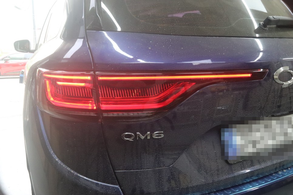 QM6 신형리어테일램프[르노순정품 잭바이잭방식] 우천시 안개시에도 잘 보입니다.너무예쁜 내차의 뒷태 입니다. / 서울 중랑구