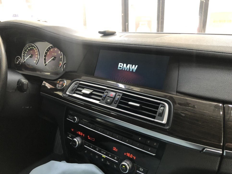 BMW G12 부럽지 않은 F02 M2C 안드로이드 네비게이션 매립