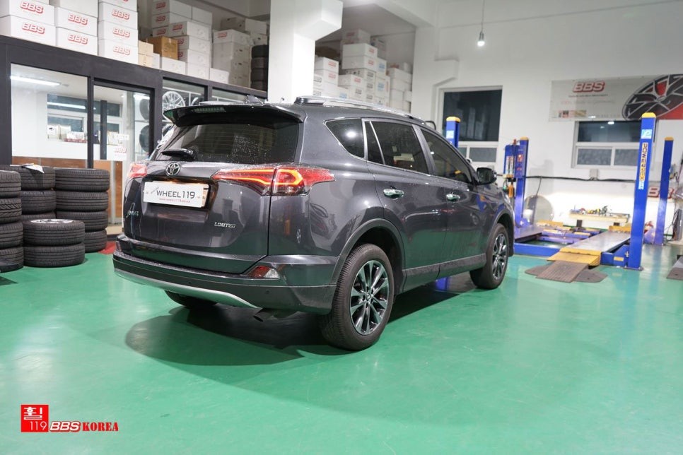 탈색된 휠 도요타 라브4 휠도색 전문공장 휠119 / 서울 강남